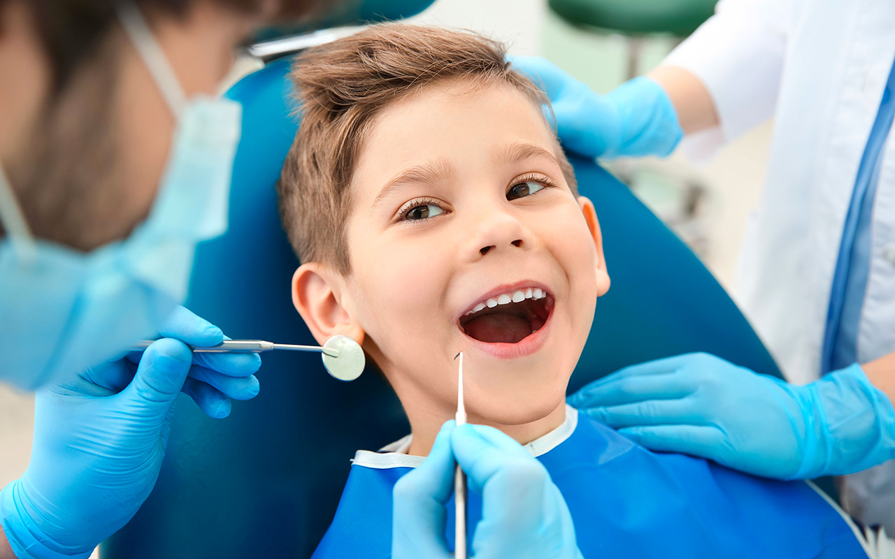 Nei bambini la paura del dentista è una delle fobie più diffuse: alcuni consigli per superarla senza difficoltà e per la serenità di mamma e papà come affrontare la paura del dentista nei bambini